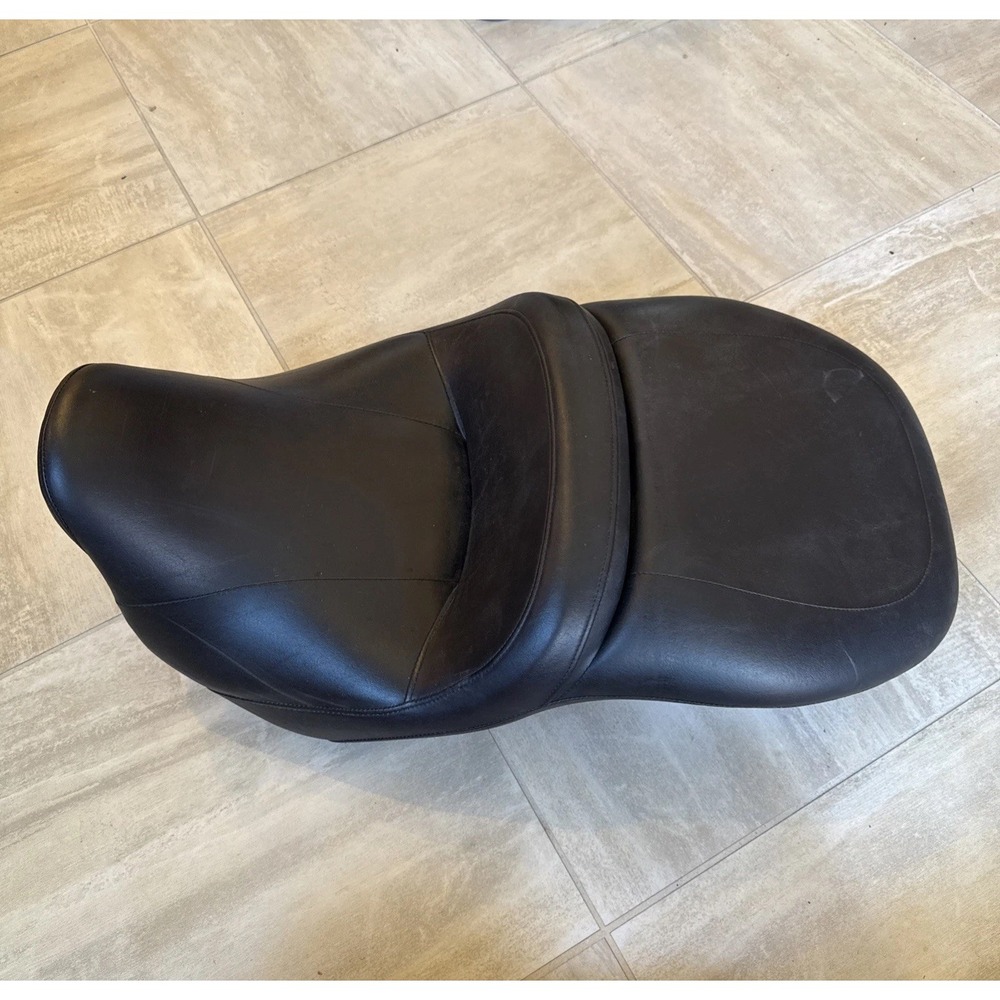Harley Touring 2-up Seat Street Glide Road Glide Electra Glide Bagger 24688‎